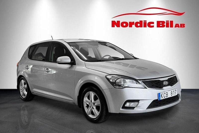 Silver Begagnad 2010 Kia Ceed Halvkombi | 29 900 kr (Lite dyr) - Bild 1/4
