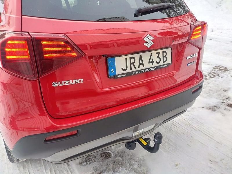 Begagnad Suzuki Vitara 116 HK (85 kW) 2023 Röd SUV