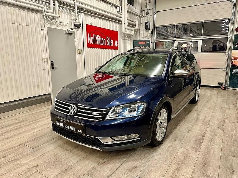 Mörkblå Begagnad 2012 VW Passat Exclusive Kombi | 99 900 kr (Marknadspris) - Bild 1/4