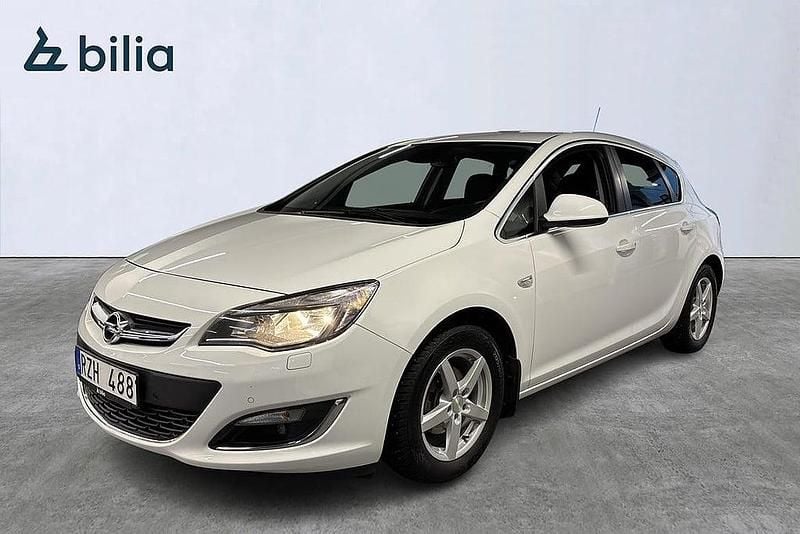 Vit Begagnad 2012 Opel Astra Sport Halvkombi | 129 900 kr - Bild 1/4