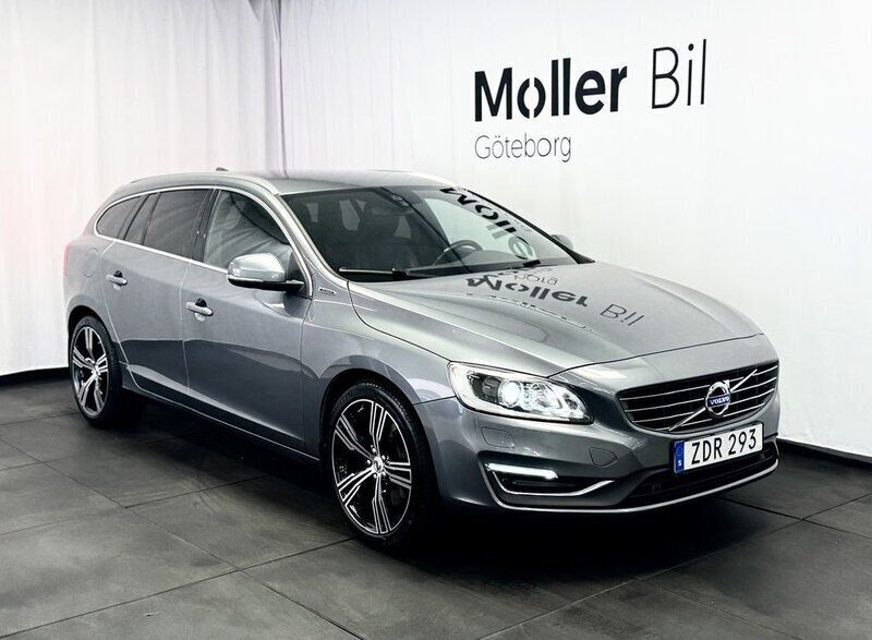 Grå Begagnad 2018 Volvo V60 Summum Kombi | 229 900 kr (Marknadspris) - Bild 1/4
