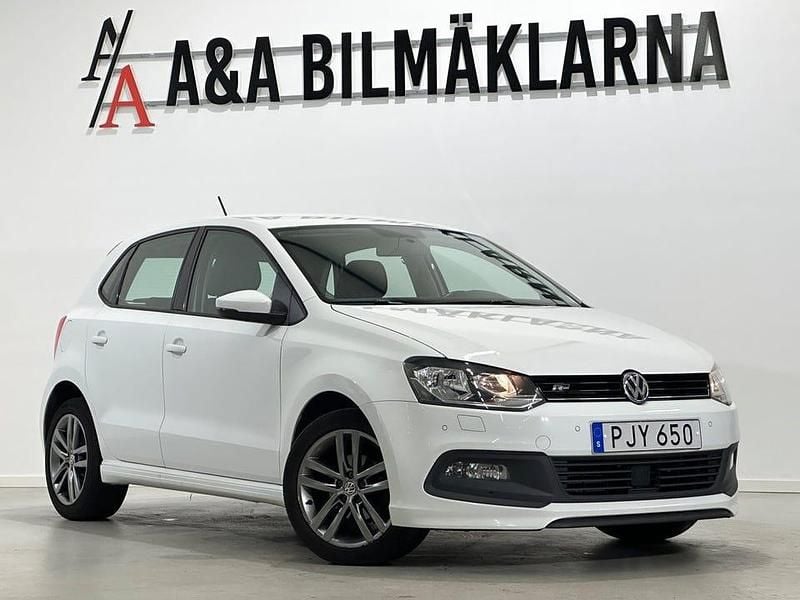 Vit Begagnad 2017 VW Polo Halvkombi | 104 900 kr (Marknadspris) - Bild 1/4