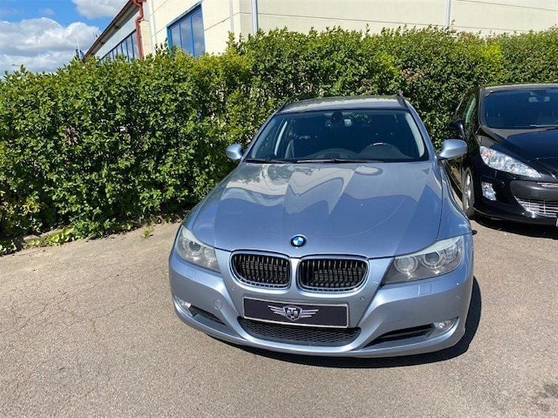 Ljusblå Begagnad 2008 BMW 320 Kombi | 69 000 kr (Marknadspris) - Bild 1/4