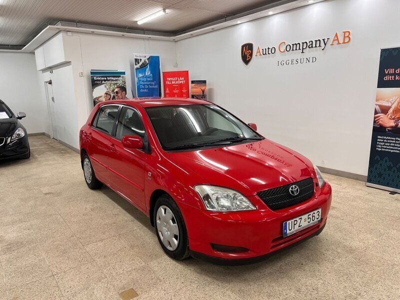 Röd Begagnad 2004 Toyota Corolla Halvkombi | 24 900 kr (Dyr) - Bild 1/4