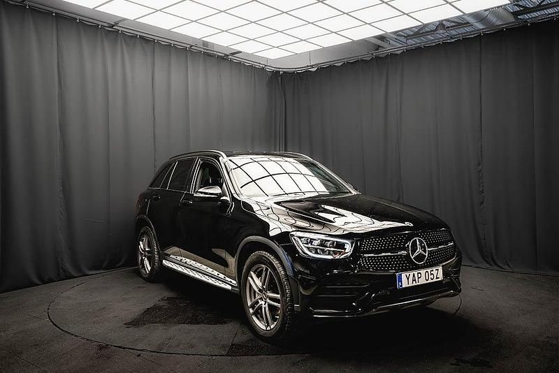Begagnad Mercedes GLC300e AMG 211 HK (155 kW) 2022 Svart SUV