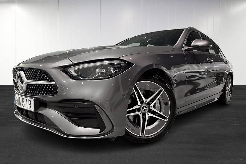Grå (grey) Begagnad 2024 Mercedes C200 AMG Kombi | 439 900 kr - Bild 1/4