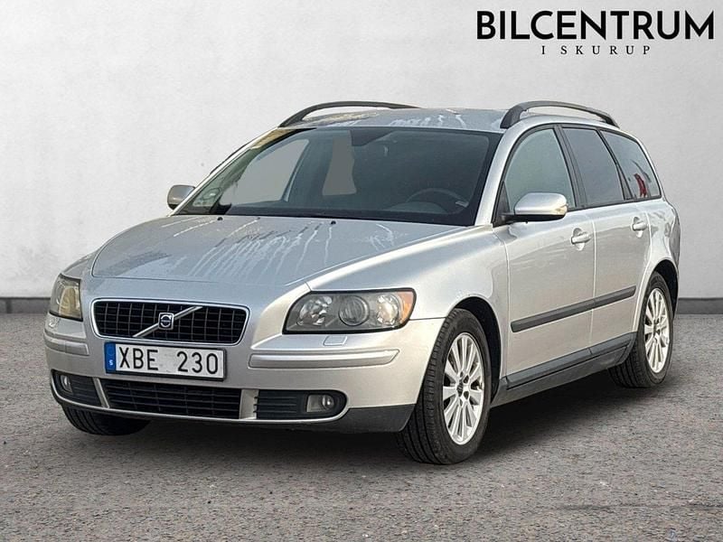 Ljusgrå (grå) Begagnad 2006 Volvo V50 Kinetic Kombi | 29 900 kr (Marknadspris) - Bild 1/4