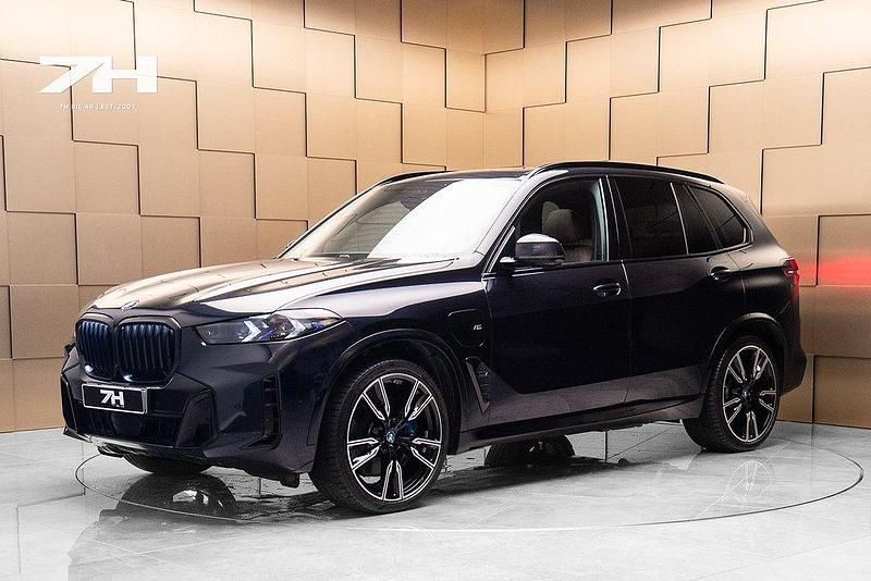 Svart Begagnad 2023 BMW X5 Comfort Edition SUV | 899 000 kr (Marknadspris) - Bild 1/4