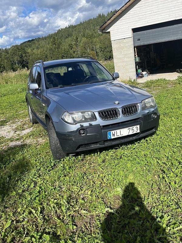 Blå Begagnad 2005 BMW X3 SUV | 35 000 kr (Marknadspris) - Bild 1/4