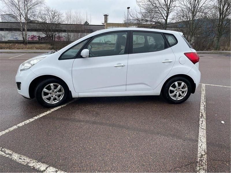 Vit Begagnad 2010 Kia Venga Comfort Halvkombi | 35 000 kr (Marknadspris) - Bild 1/4