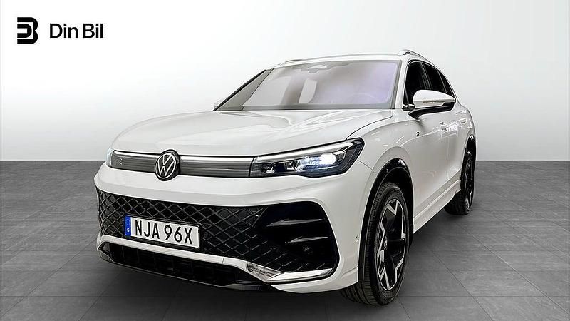 Vit Begagnad 2025 VW Tiguan R-line SUV | 479 900 kr (Marknadspris) - Bild 1/4