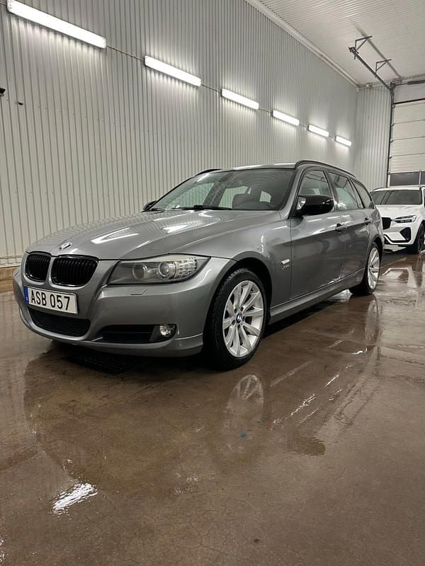 Begagnad BMW 320 184 HK (135 kW) 2012 Kombi