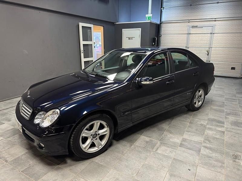 Begagnad Mercedes C180 Classic 143 HK (105 kW) 2005 Svart Sedan