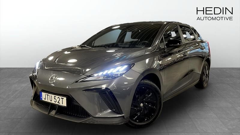 Grå Begagnad 2023 MG MG4 EV Halvkombi | 254 900 kr (Marknadspris) - Bild 1/4