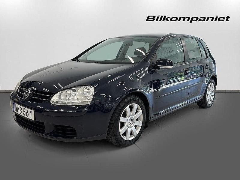 Mörkblå (blå) Begagnad 2004 VW Golf IV Sportline Halvkombi | 49 900 kr (Marknadspris) - Bild 1/4