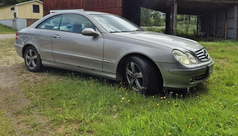 Silver Begagnad 2004 Mercedes CLK200 Sportkupé | 14 000 kr - Bild 1/4