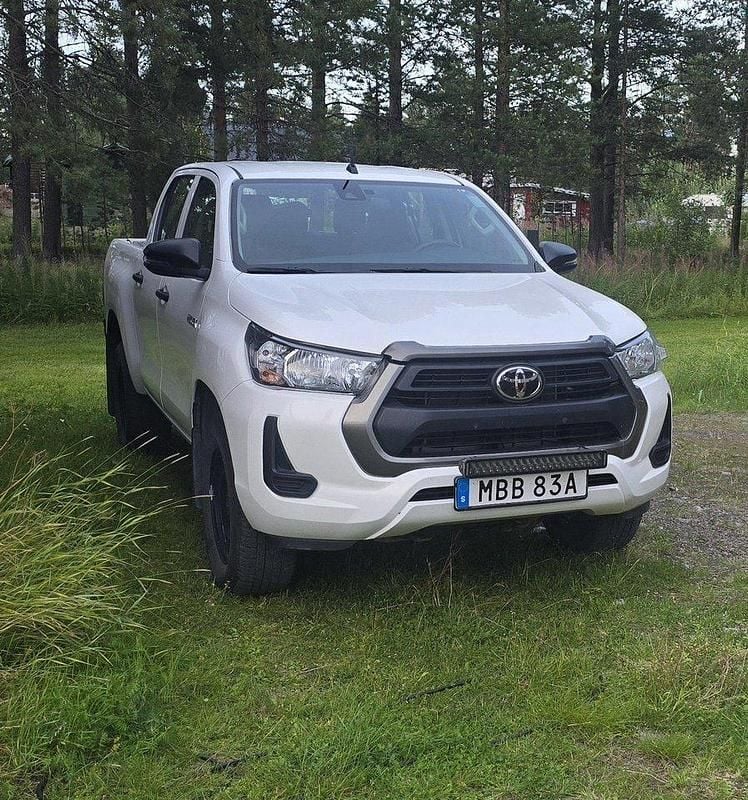 Vit Begagnad 2021 Toyota HiLux Pickup | 312 000 kr (Superpris) - Bild 1/4