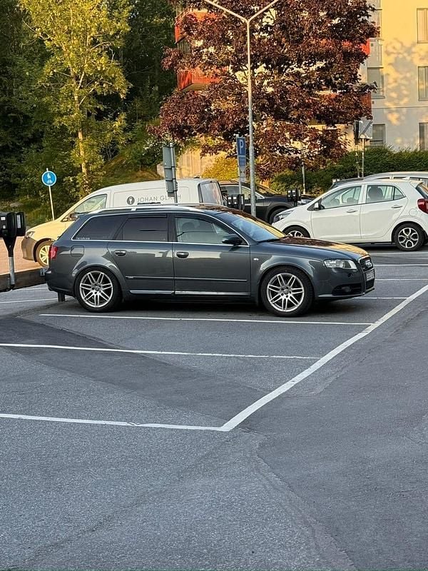 Begagnad Audi A4 Comfort 163 HK (119 kW) 2007 Grå metallic Kombi