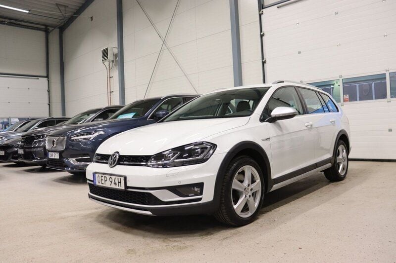 Vit Begagnad 2019 VW Golf Alltrack Kombi | 229 800 kr (Marknadspris) - Bild 1/4
