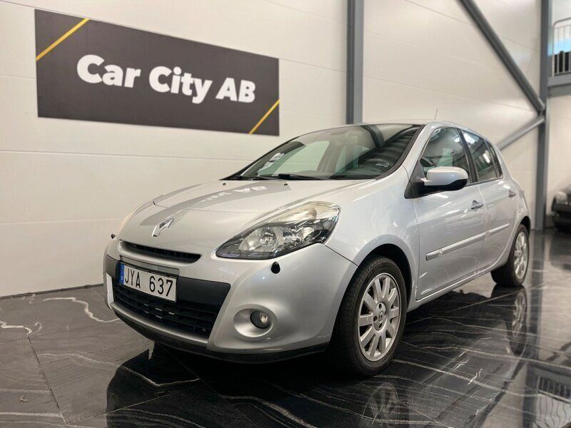 Silver Begagnad 2009 Renault Clio R.S. Halvkombi | 34 900 kr (Marknadspris) - Bild 1/4