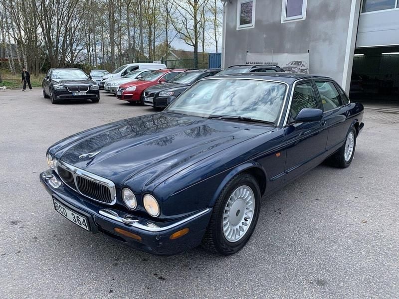 Begagnad Jaguar XJ Executive 237 HK (174 kW) 2001 Mörkblå Sedan