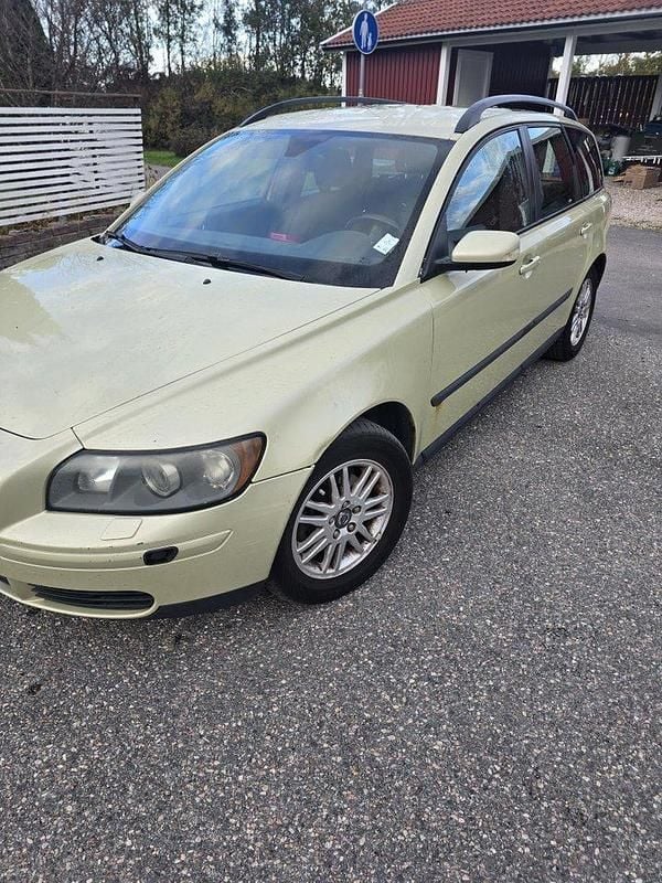 Grön Begagnad 2006 Volvo V50 Kombi | 18 000 kr (Bra pris) - Bild 1/3