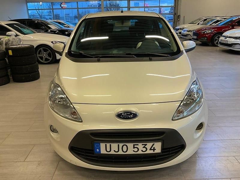 Begagnad Ford Ka Titanium 69 HK (50 kW) 2015 Vit Halvkombi
