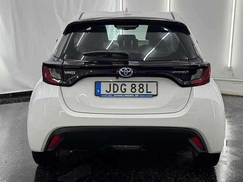 Begagnad Toyota Yaris Hybrid Active 116 HK (85 kW) 2020 Vit Halvkombi