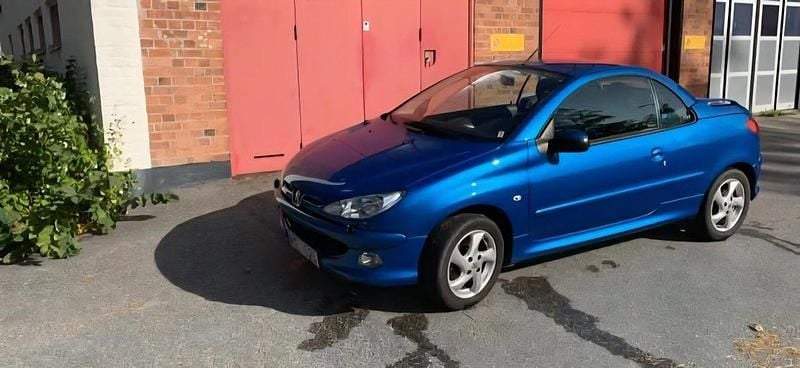 Blå Begagnad 2005 Peugeot 206 CC Cab | 40 000 kr (Lite dyr) - Bild 1/3
