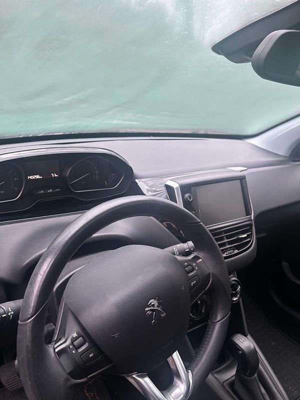 Begagnad Peugeot 208 82 HK (60 kW) 2015 Halvkombi