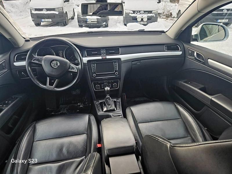 Begagnad Skoda Superb Elegance 170 HK (125 kW) 2015 Silver Kombi