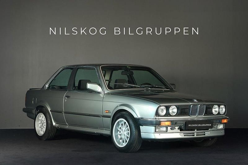 Grå Begagnad 1987 BMW 325 | 189 900 kr - Bild 1/4