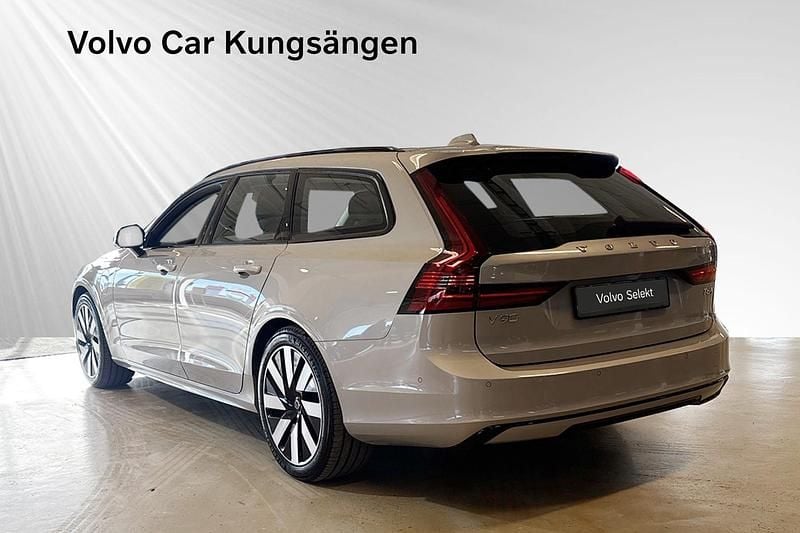 Begagnad Volvo V90 350 HK (257 kW) 2025 Silver Kombi