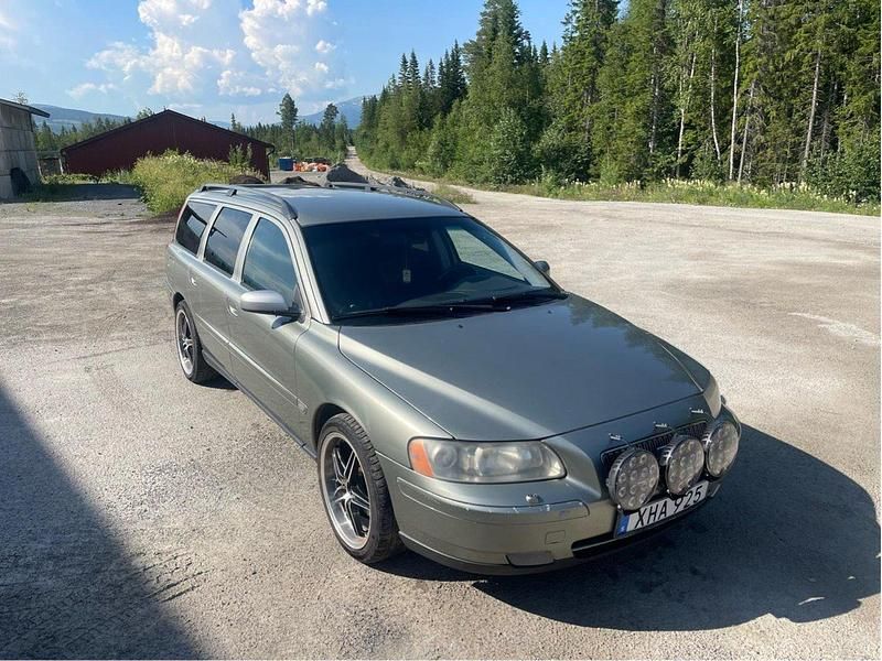 Grön Begagnad 2006 Volvo V70 Kombi | 25 000 kr (Marknadspris) - Bild 1/4