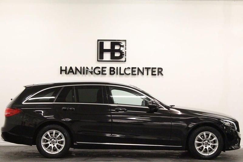 Begagnad Mercedes C220 Avantgarde 194 HK (142 kW) 2019 Svart