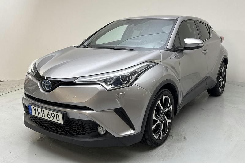 Mörkgrå Begagnad 2019 Toyota C-HR Edition SUV | 219 800 kr (Marknadspris) - Bild 1/4