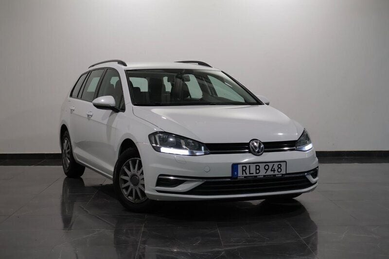 Vit Begagnad 2017 VW Golf VII Kombi | 109 000 kr (Bra pris) - Bild 1/4