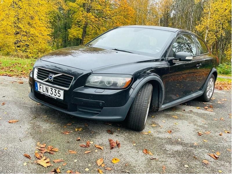 Svart Begagnad 2008 Volvo C30 Kinetic Halvkombi | 18 500 kr (Superpris) - Bild 1/4