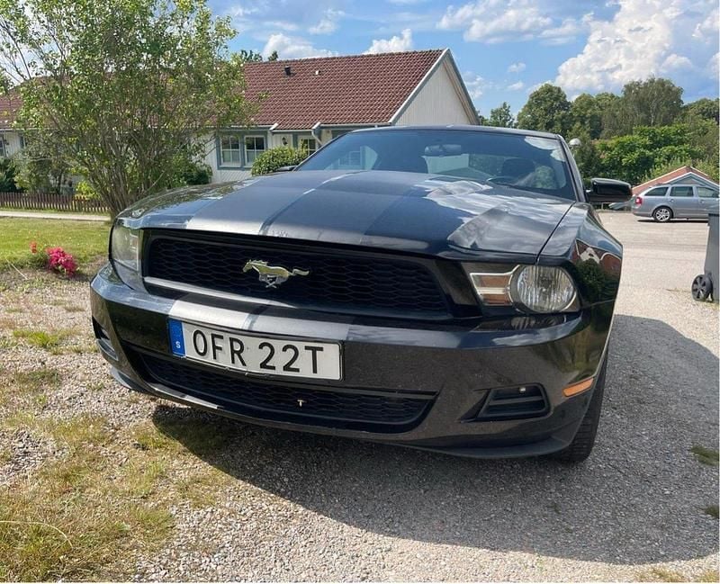 Svart Begagnad 2010 Ford Mustang Sportkupé | 95 000 kr (Superpris) - Bild 1/4