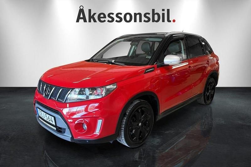 Röd Begagnad 2017 Suzuki Vitara SUV | 159 000 kr (Marknadspris) - Bild 1/4