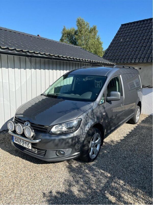 Grå Begagnad 2015 VW Caddy Maxi Minibuss | 129 900 kr (Marknadspris) - Bild 1/4