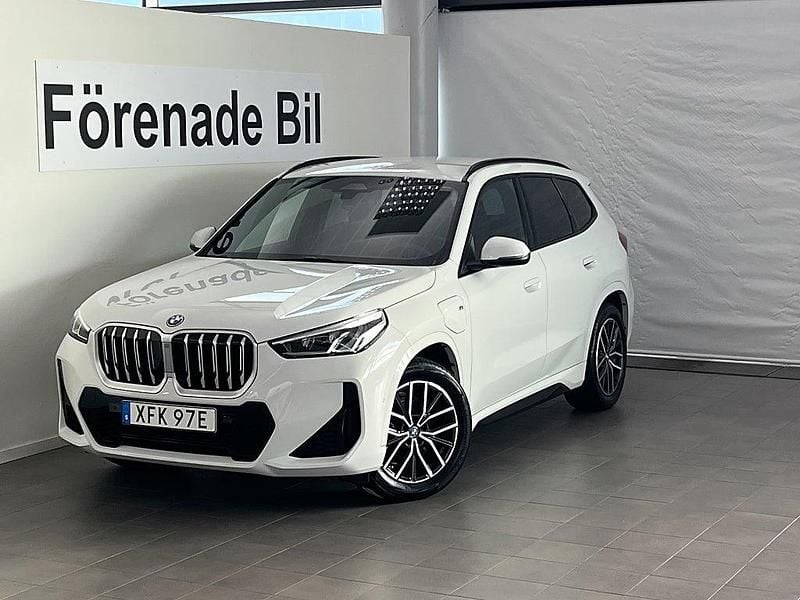 Vit Begagnad 2025 BMW X1 M Sport SUV | 529 000 kr (Lite dyr) - Bild 1/4