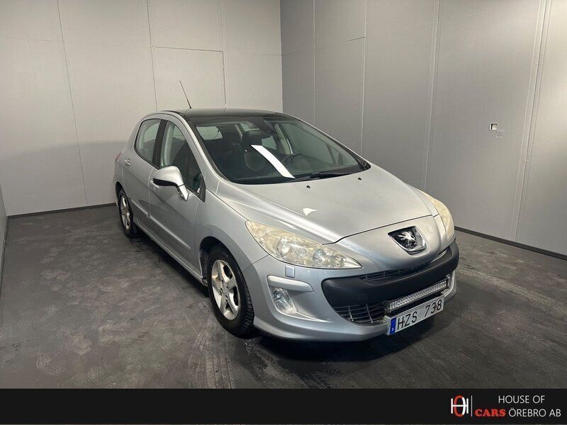 Ljusgrå (grå) Begagnad 2009 Peugeot 308 Halvkombi | 34 900 kr (Marknadspris) - Bild 1/4