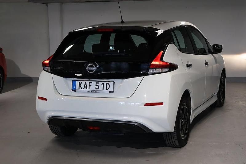 Begagnad Nissan Leaf Acenta 110 kW (150 HK) 2022 Vit Halvkombi