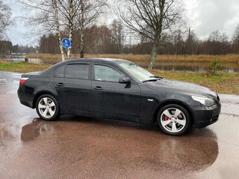 Begagnad BMW 525 218 HK (160 kW) 2006 Svart Sedan