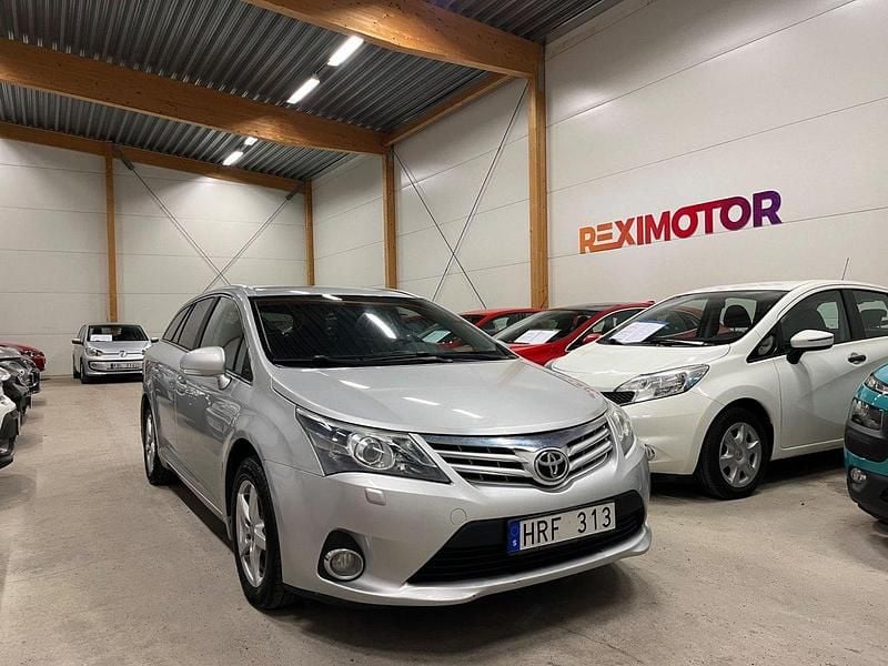 Silver Begagnad 2012 Toyota Avensis Business Edition Kombi | 64 900 kr (Marknadspris) - Bild 1/4