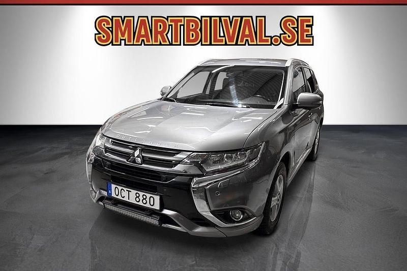 Grå Begagnad 2016 Mitsubishi Outlander SUV | 139 900 kr (Marknadspris) - Bild 1/4