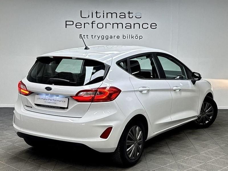 Begagnad Ford Fiesta Titanium 101 HK (74 kW) 2018 Vit Halvkombi