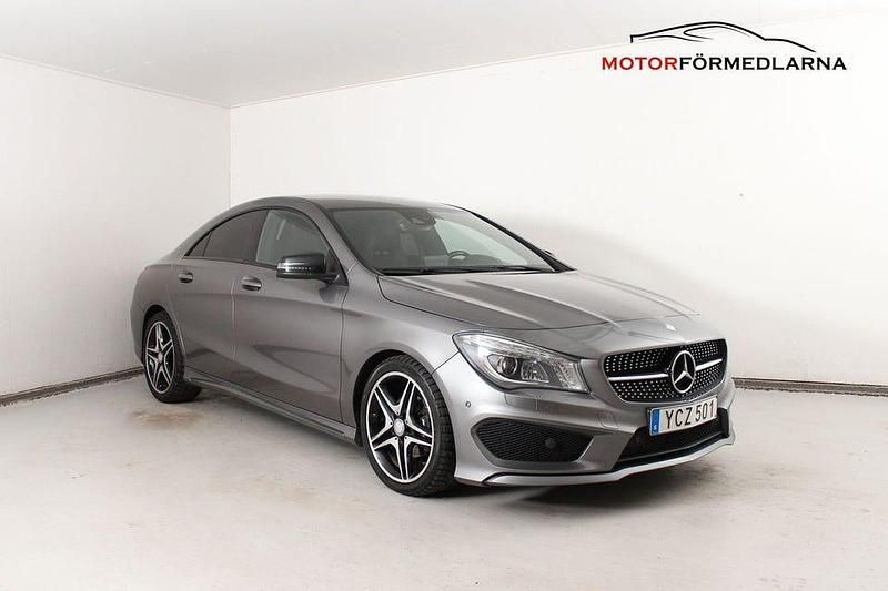 Grå Begagnad 2016 Mercedes CLA200 AMG Sportkupé | 184 900 kr (Marknadspris) - Bild 1/4