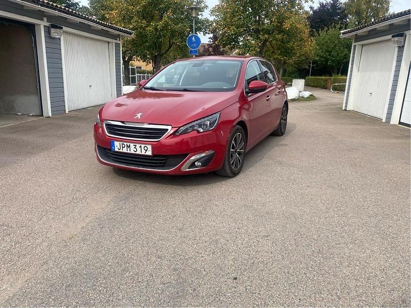 Röd Begagnad 2014 Peugeot 308 Allure Halvkombi | 70 000 kr (Bra pris) - Bild 1/4